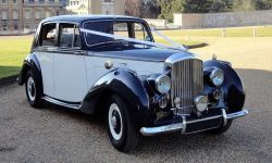 1951 Bentley MK VI in Midnight Blue over Ivory (en 3)