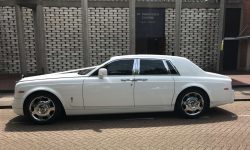 Modern Rolls Royce Phantom in White 6