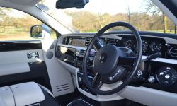 Silver RR Phantom interior (front)