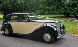 1951 Bentley S1 in Black over Primrose Ivory 2